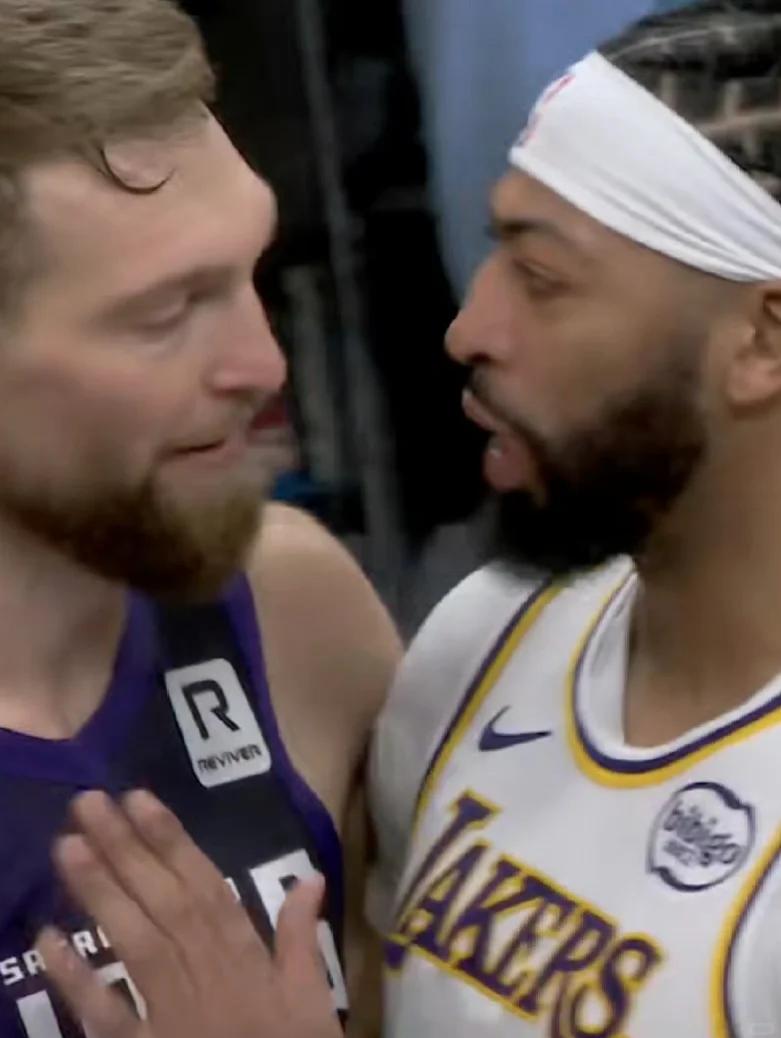 开云官方网站-浓眉哥连续三场比赛得分超过持续失利，老鹰不断突破！观众掌声雷动(艾跃进真理在剑锋之上原句)