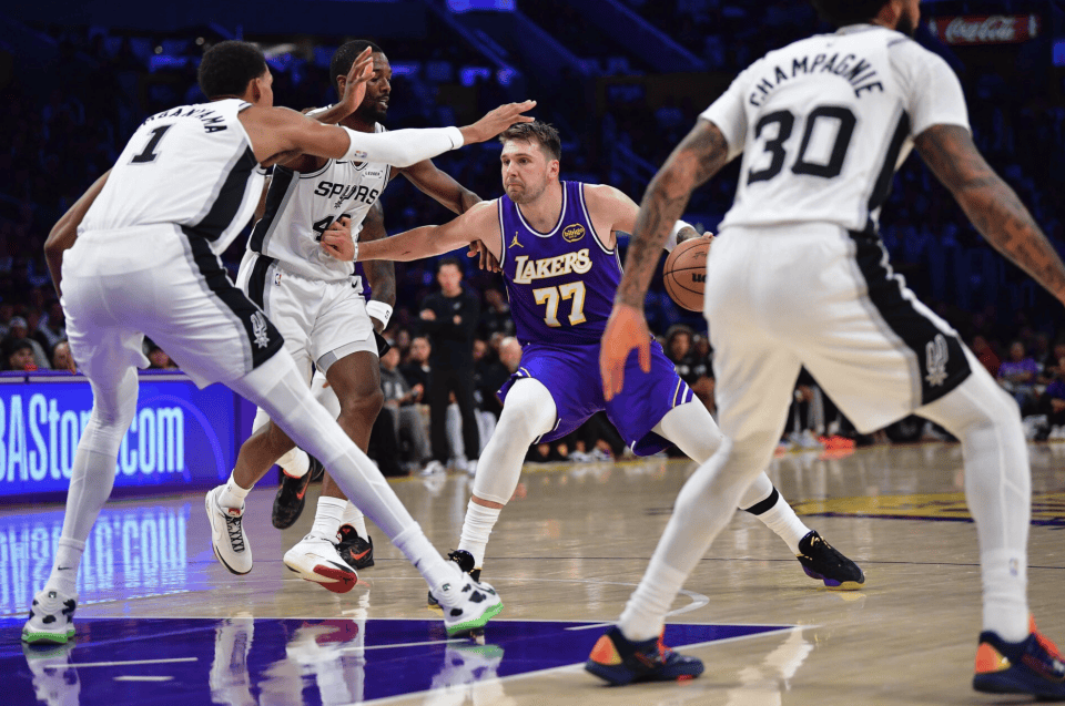 KAIYUN SPORTS-清晨体能课后，布莱顿外线爆发备战NBA常规赛，气氛紧张，赛程密集仍需轮换的简单介绍